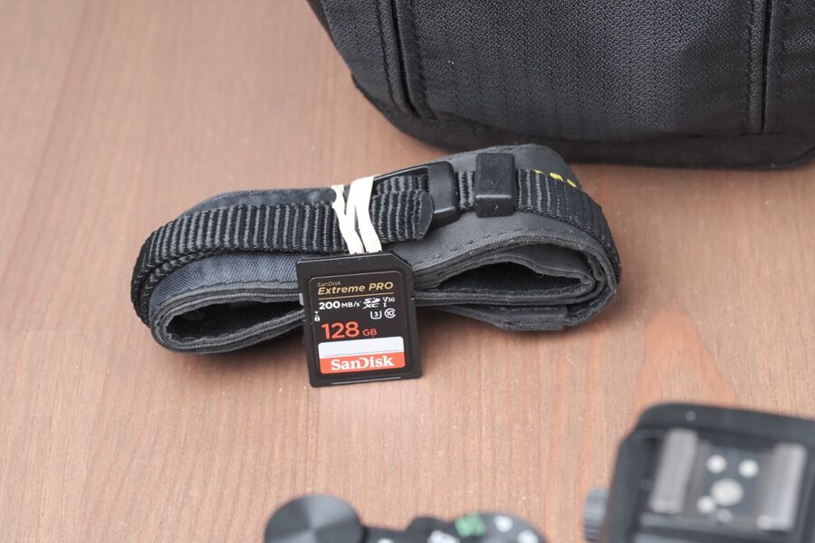 Nikon Z50 20.9Mp Mirrorless Digital 4K Camera W/128Gb Sd And Bag ~105 Clicks! - Image 3