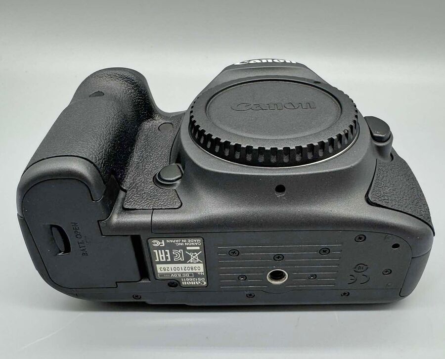 Canon Eos 5Dsr 50.6Mp Digital Slr Camera Body - Image 10